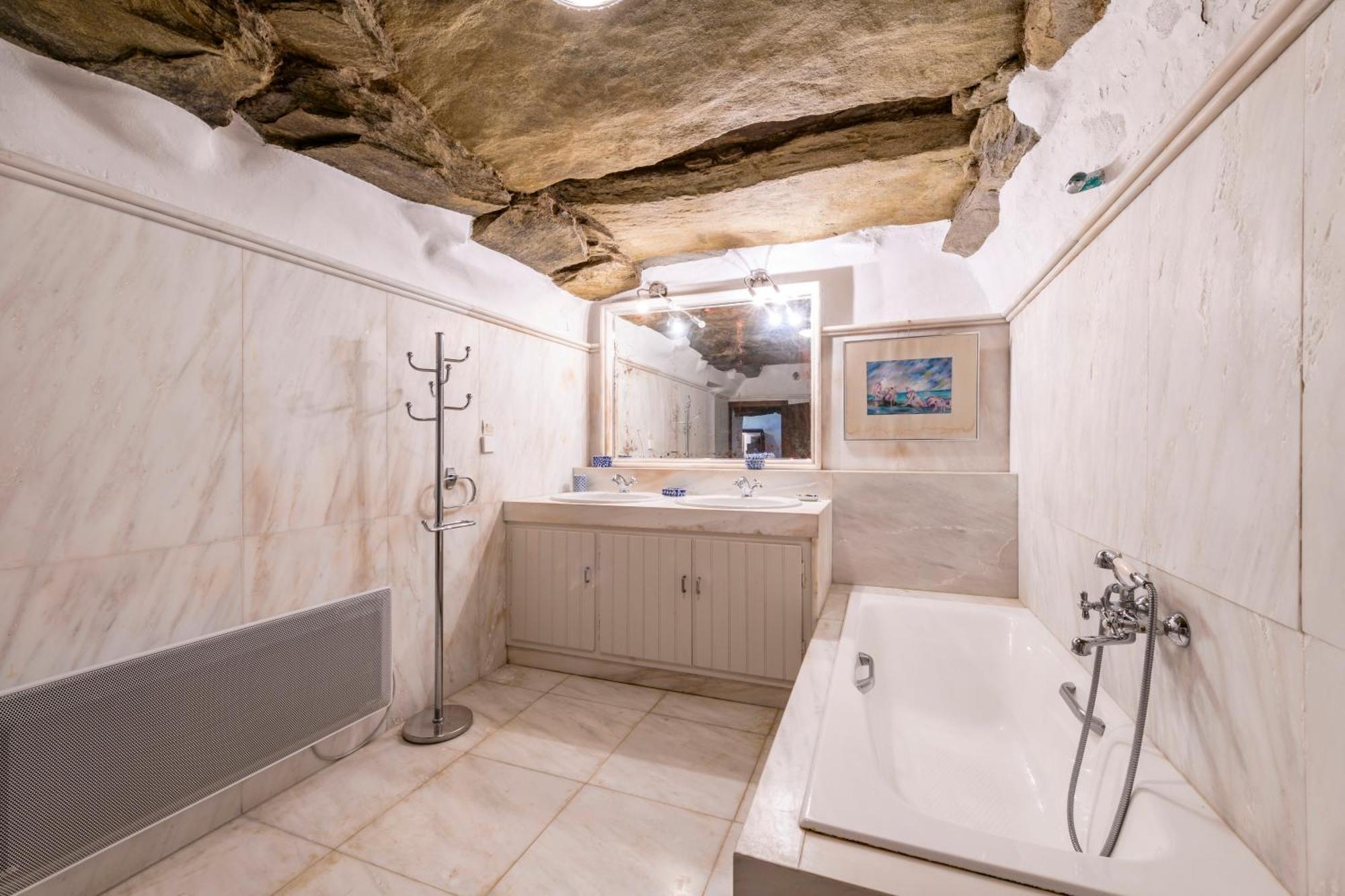 Anezas Mansion Stone-Built Traditional Villa Chones Bagian luar foto