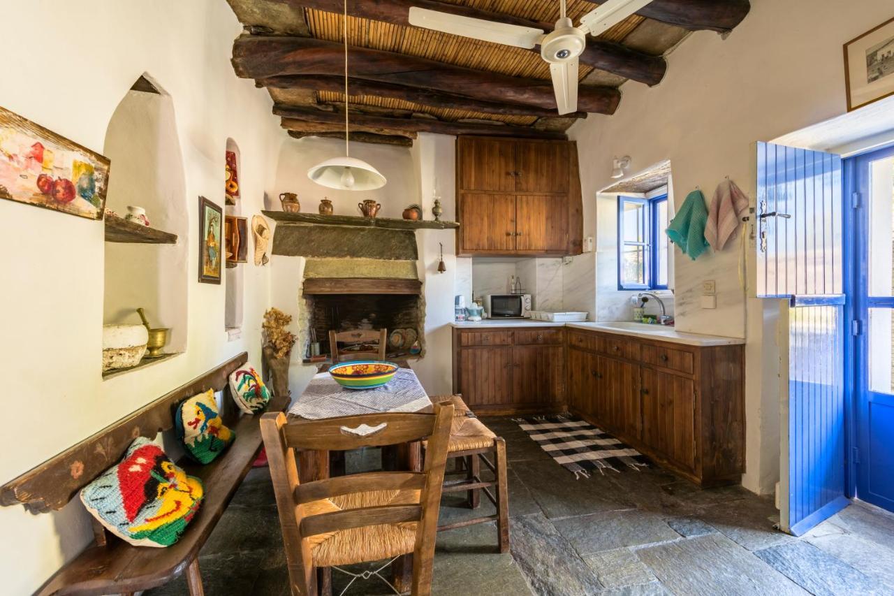 Anezas Mansion Stone-Built Traditional Villa Chones Bagian luar foto